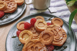 Mickey Mouse vafler (Mickey Mouse waffles)